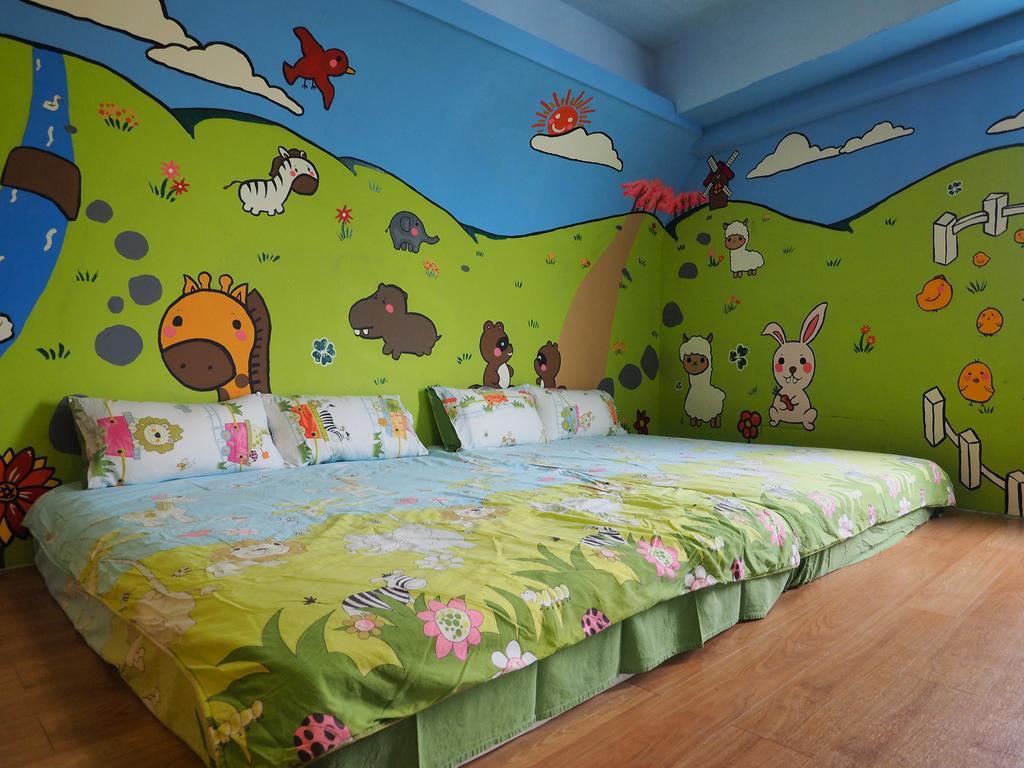 Peter Rabbit Cozy Nest Apartment Tainan Bagian luar foto